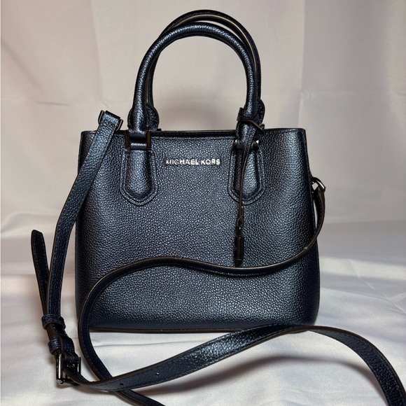 🔥 SALE! Michael Kors Adele Midnight Crossbody Bag with Adjustable Strap - Picture 3 of 16